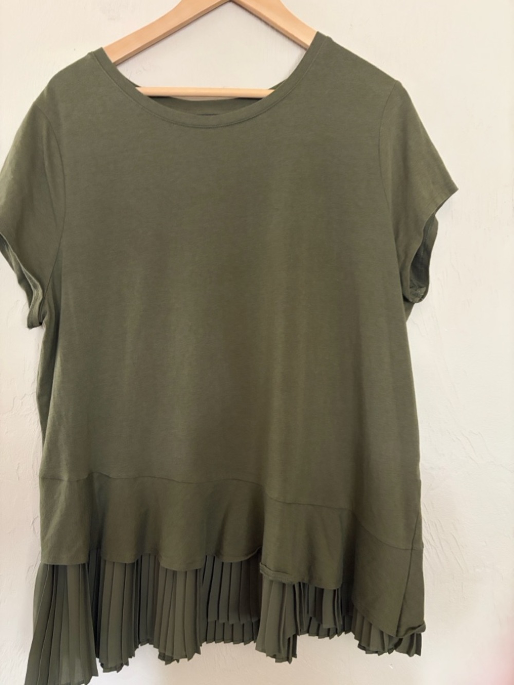 Simply Vera Vera Wang Olive Green Too. Excellent Like New Condition!